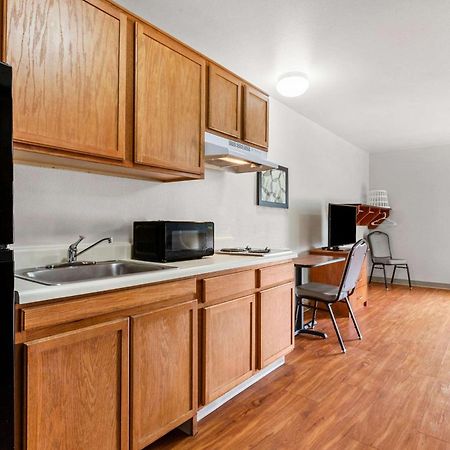 Woodspring Suites Тълса Екстериор снимка