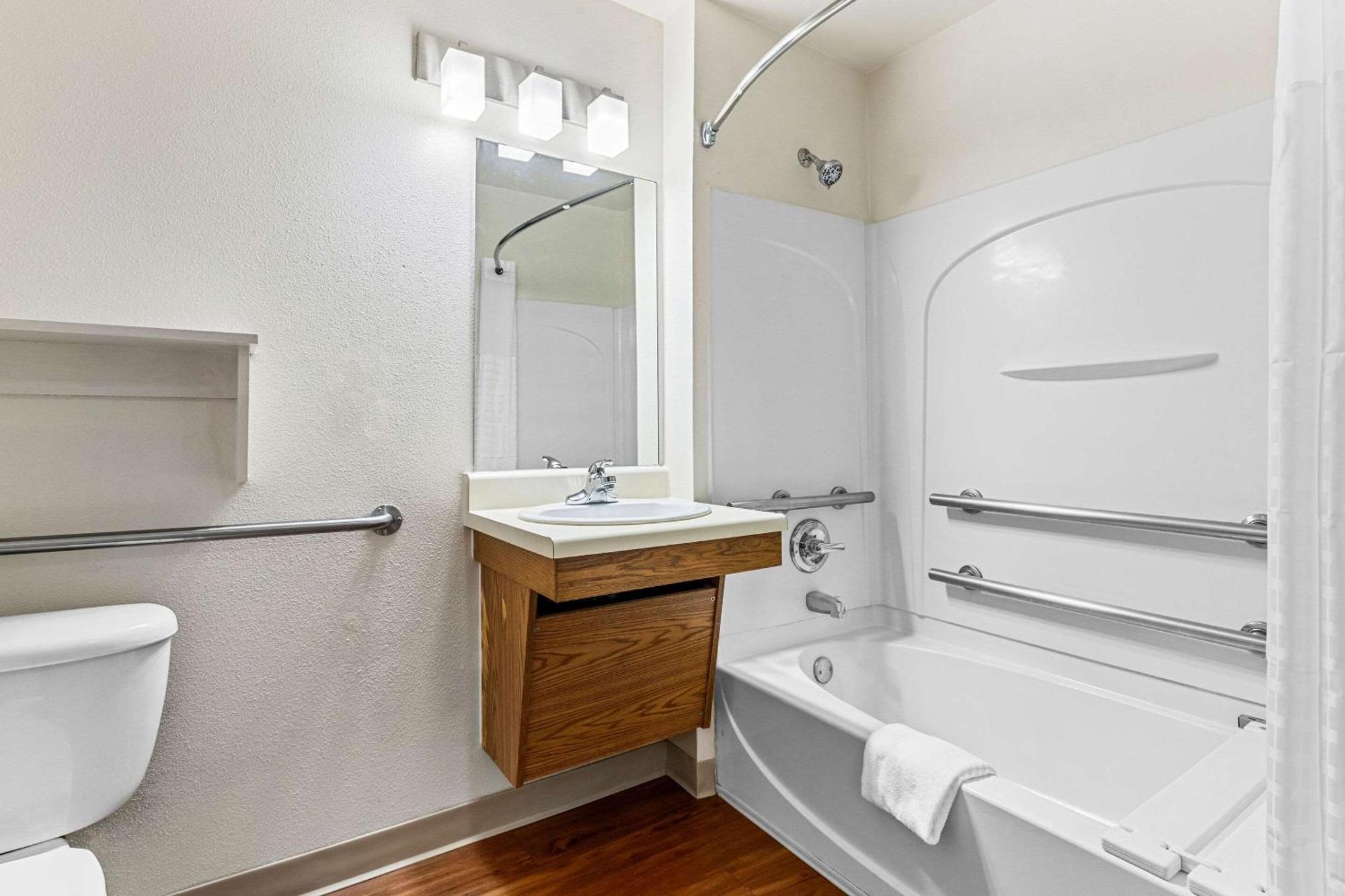 Woodspring Suites Тълса Екстериор снимка