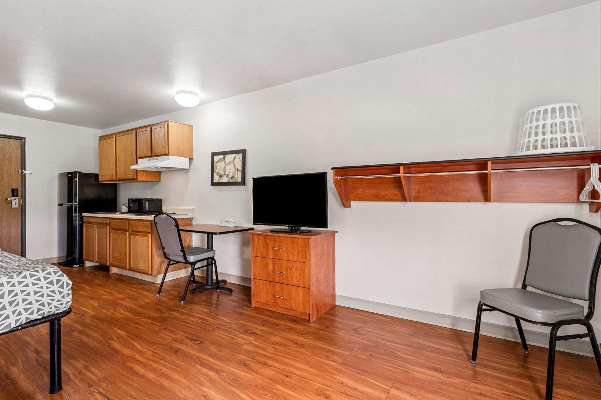 Woodspring Suites Тълса Екстериор снимка