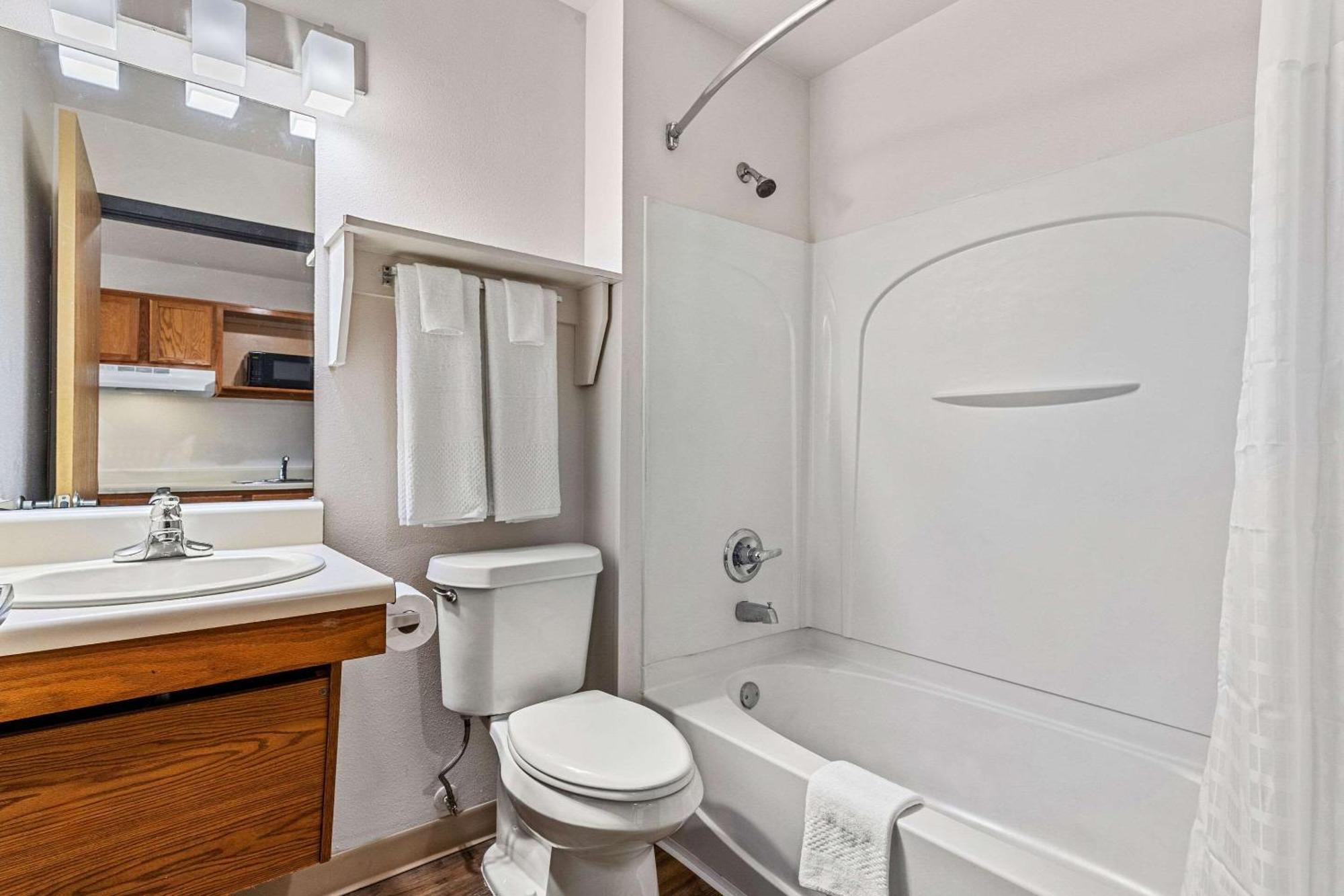 Woodspring Suites Тълса Екстериор снимка