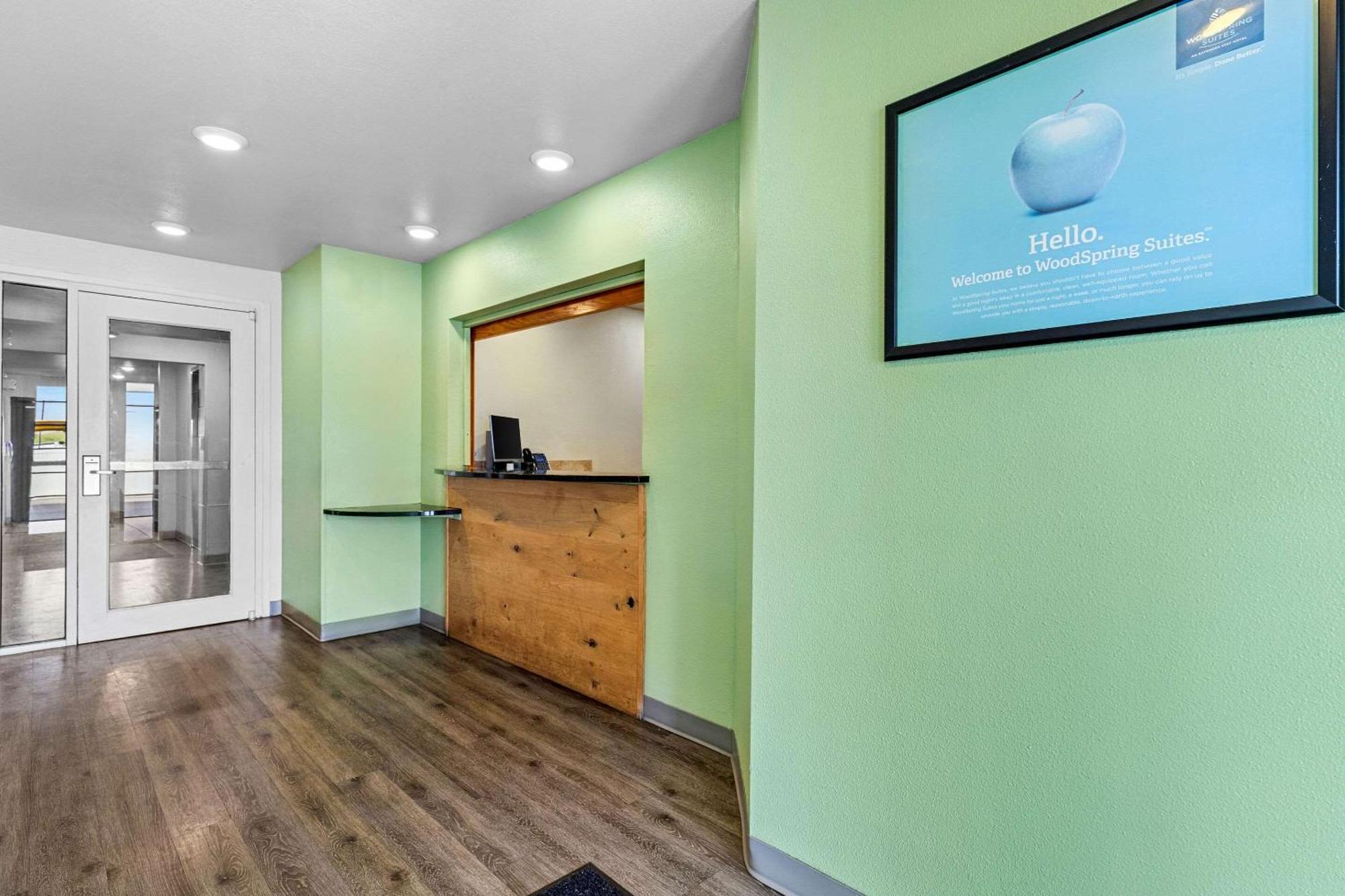 Woodspring Suites Тълса Екстериор снимка