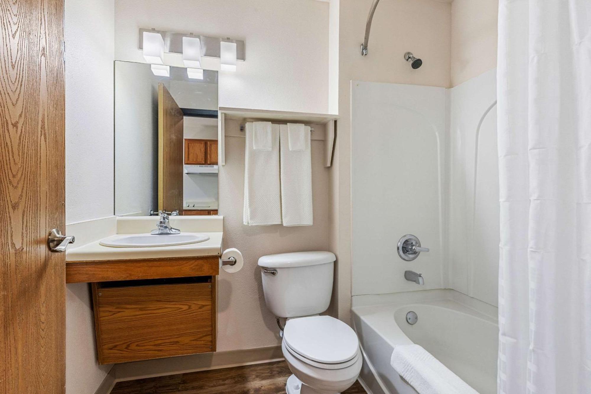 Woodspring Suites Тълса Екстериор снимка