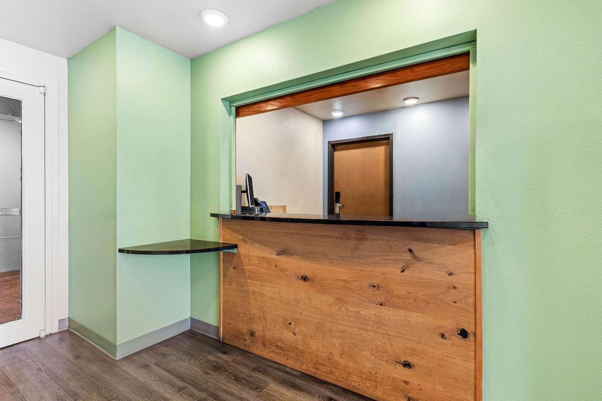 Woodspring Suites Тълса Екстериор снимка