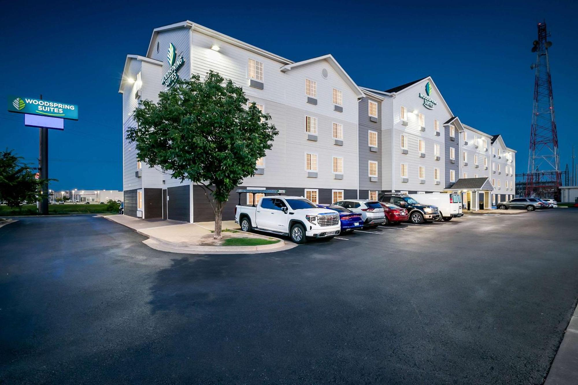 Woodspring Suites Тълса Екстериор снимка