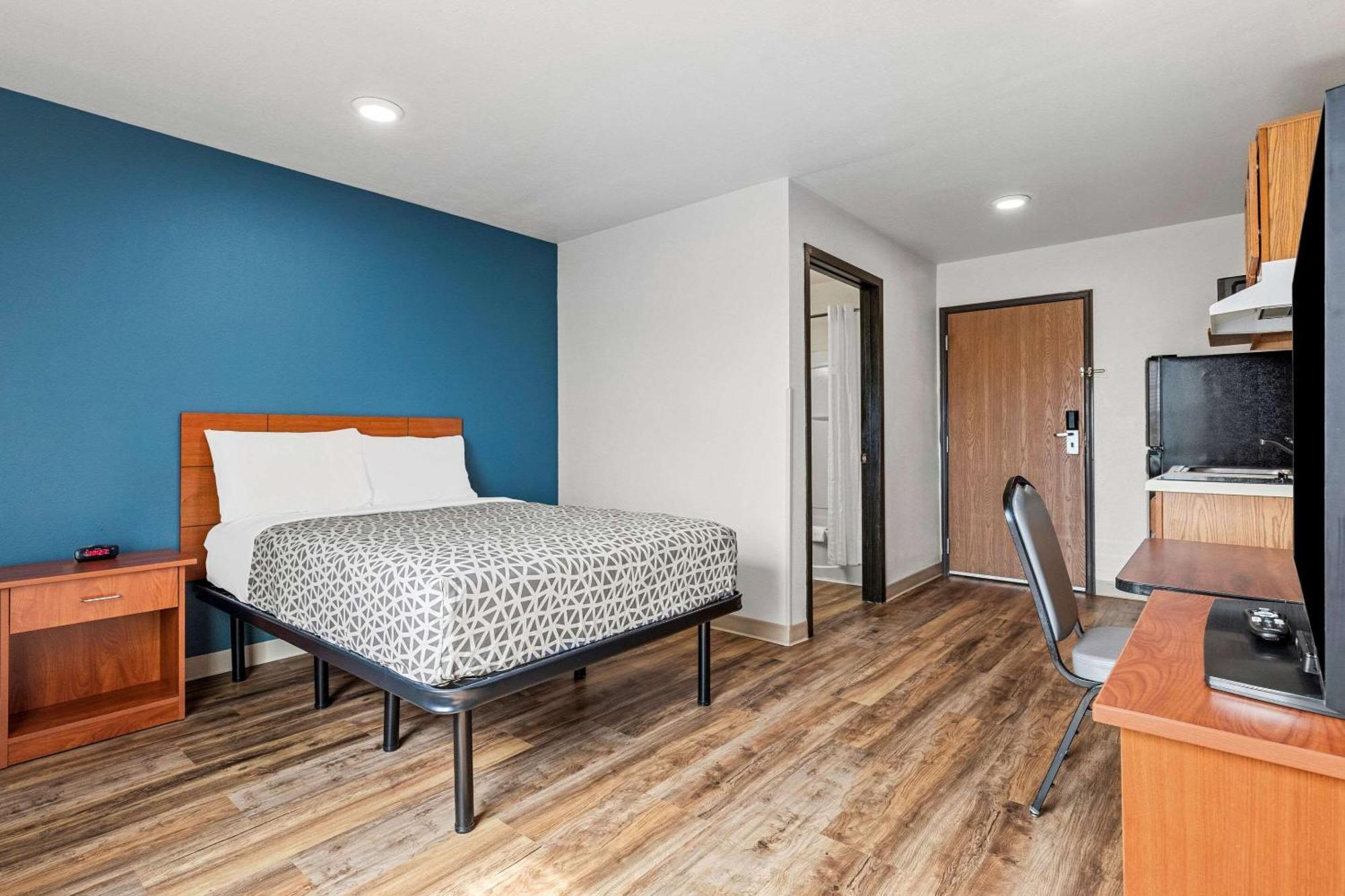 Woodspring Suites Тълса Екстериор снимка
