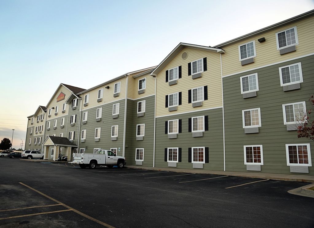 Woodspring Suites Тълса Екстериор снимка