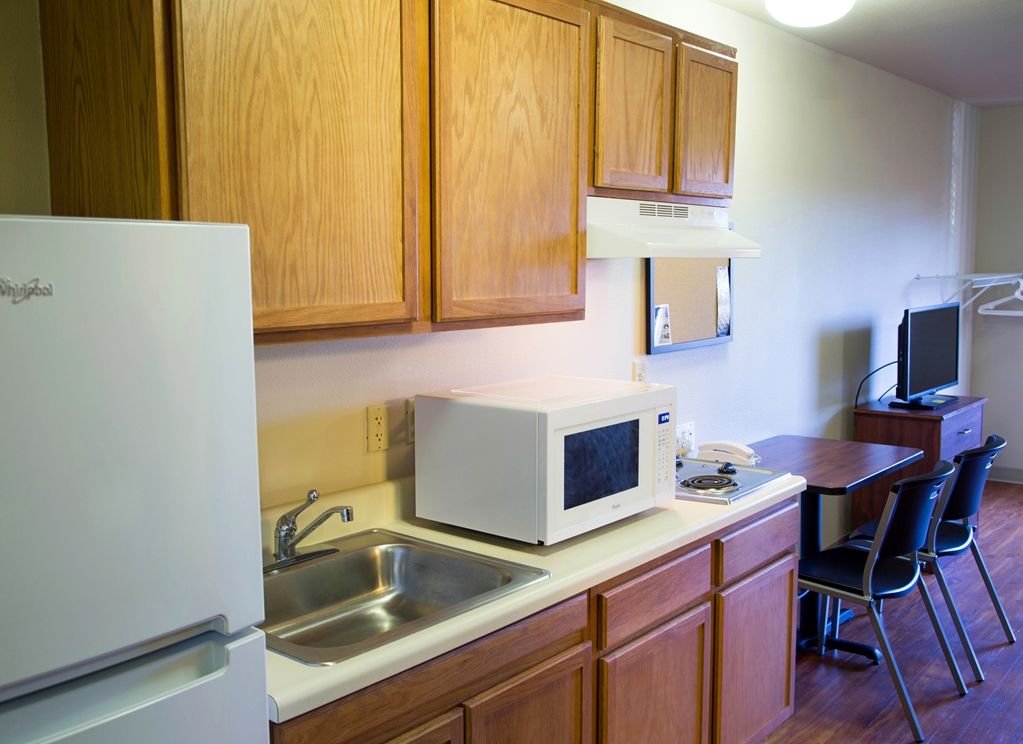 Woodspring Suites Тълса Стая снимка