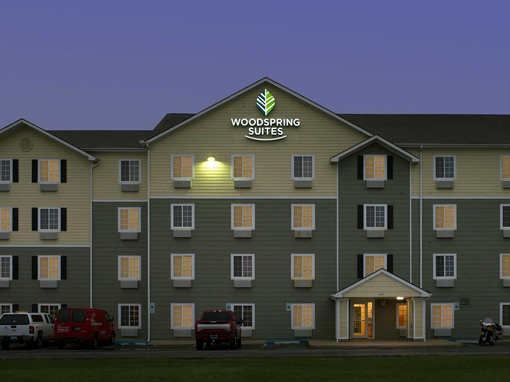 Woodspring Suites Тълса Екстериор снимка