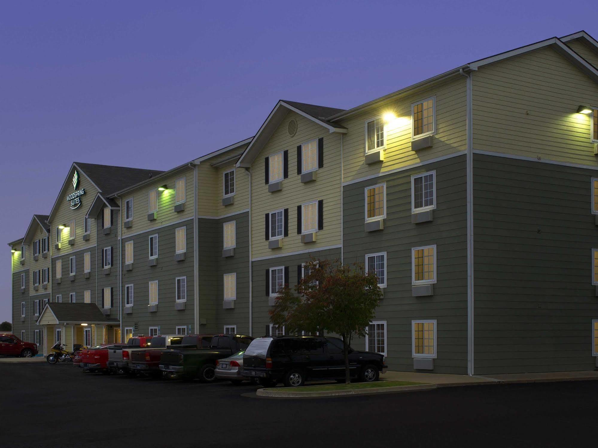 Woodspring Suites Тълса Екстериор снимка