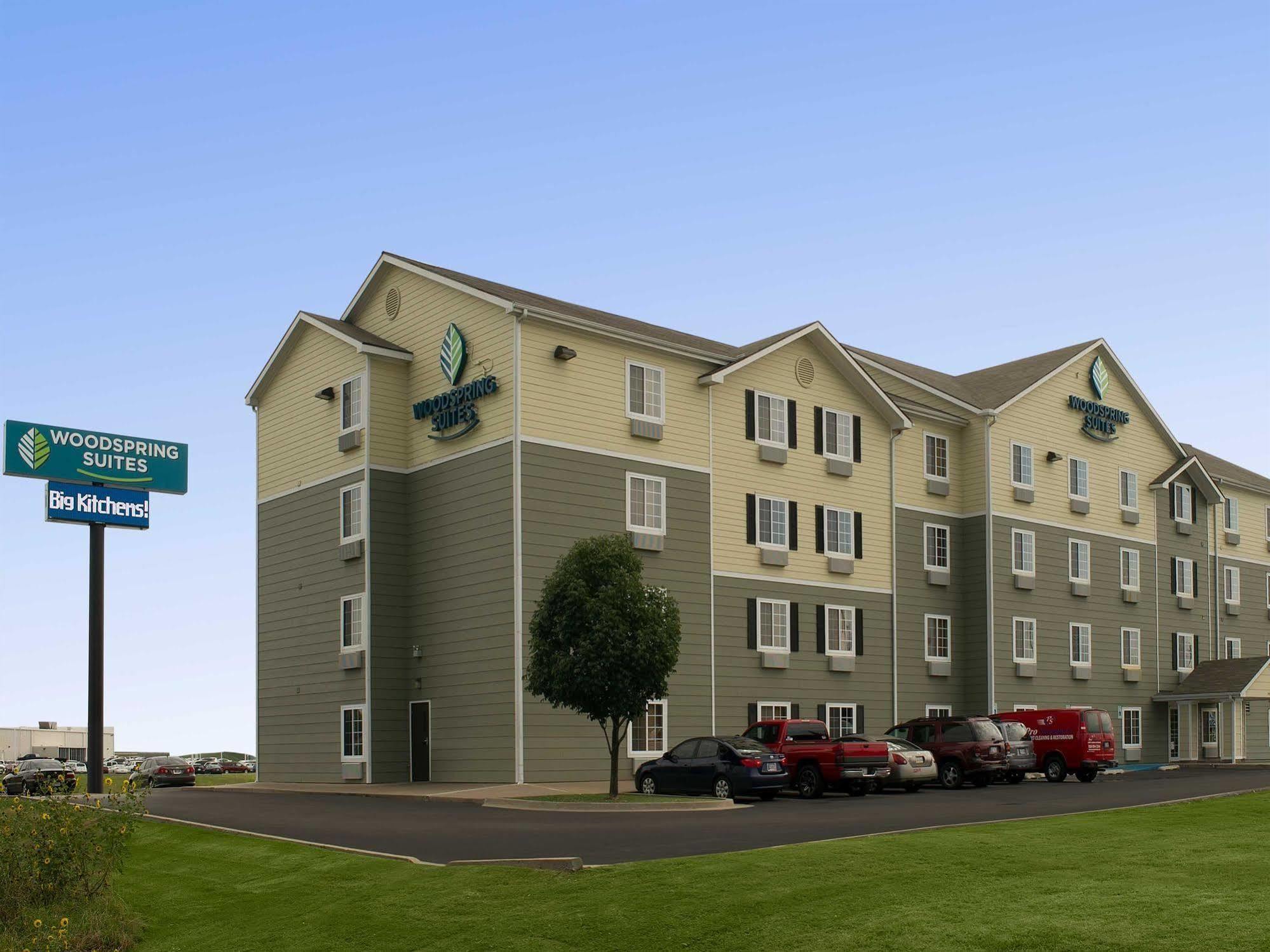 Woodspring Suites Тълса Екстериор снимка