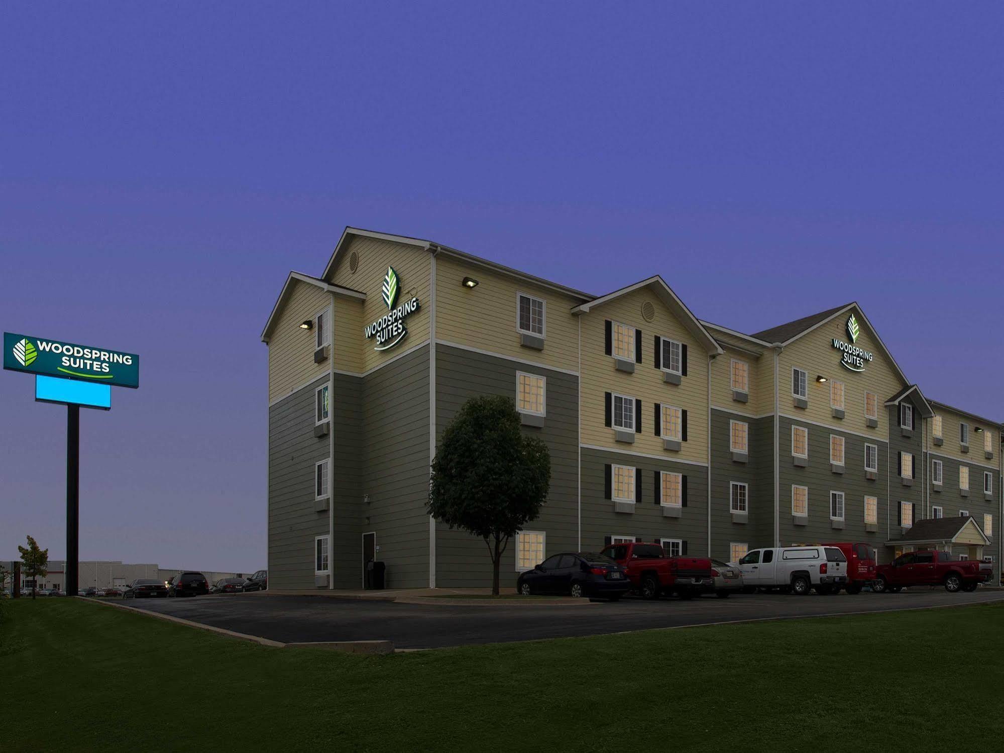 Woodspring Suites Тълса Екстериор снимка
