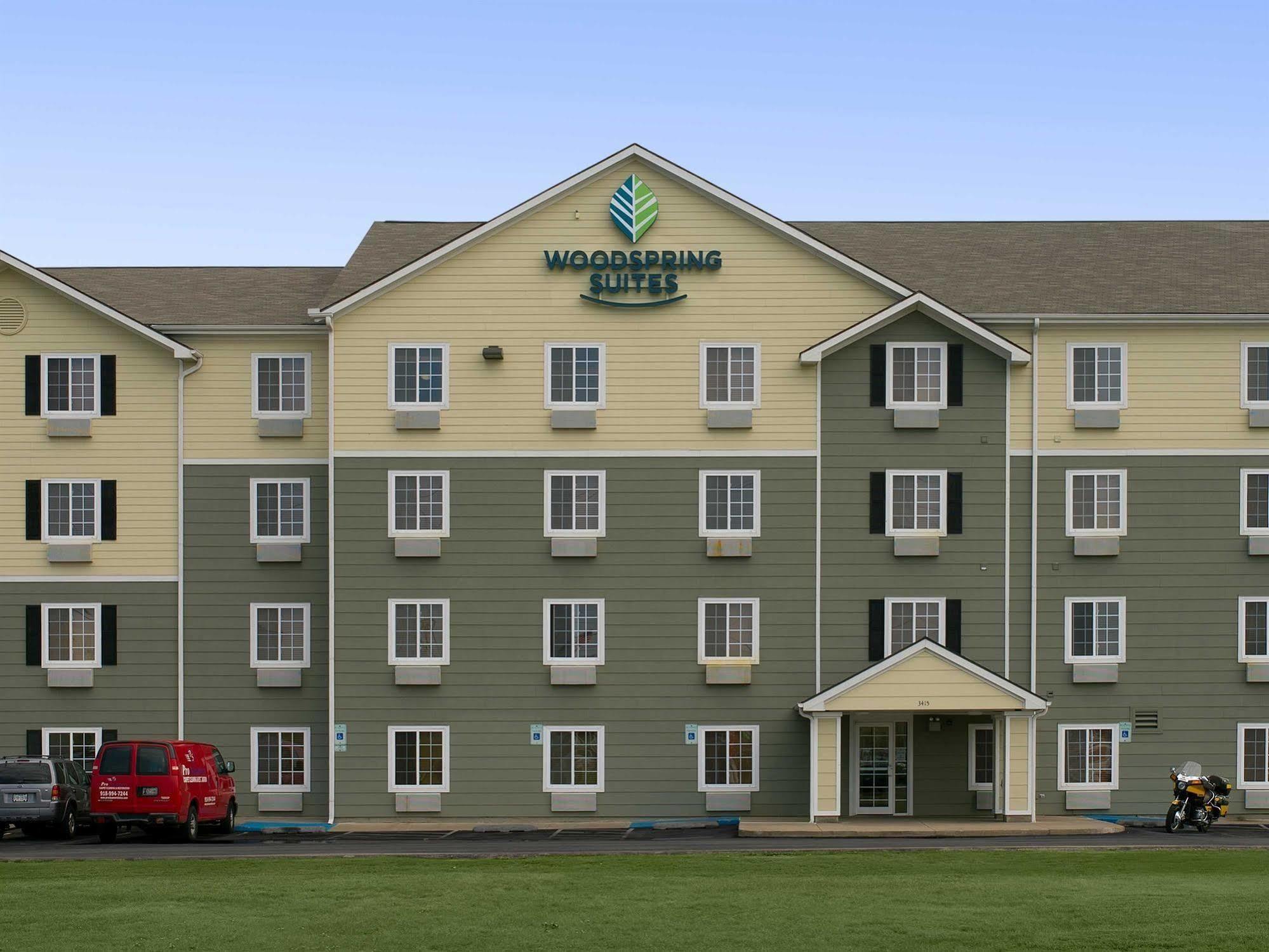 Woodspring Suites Тълса Екстериор снимка